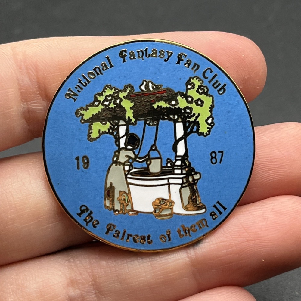 Vintage 1985‎ National Disney Fantasy Fan Club Fairest Of Them All Lapel Hat Pin